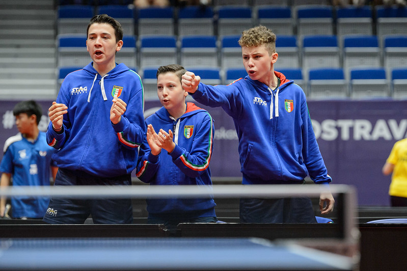 Campionati_Europei_Giovanili_2025_Giulio_e_Pietro_Campagna_e_Danilo_Faso_tifano_in_panchina Campionati_Europei_Giovanili_2025_Giulio_e_Pietro_Campagna_e_Danilo_Faso_tifano_in_panchina
