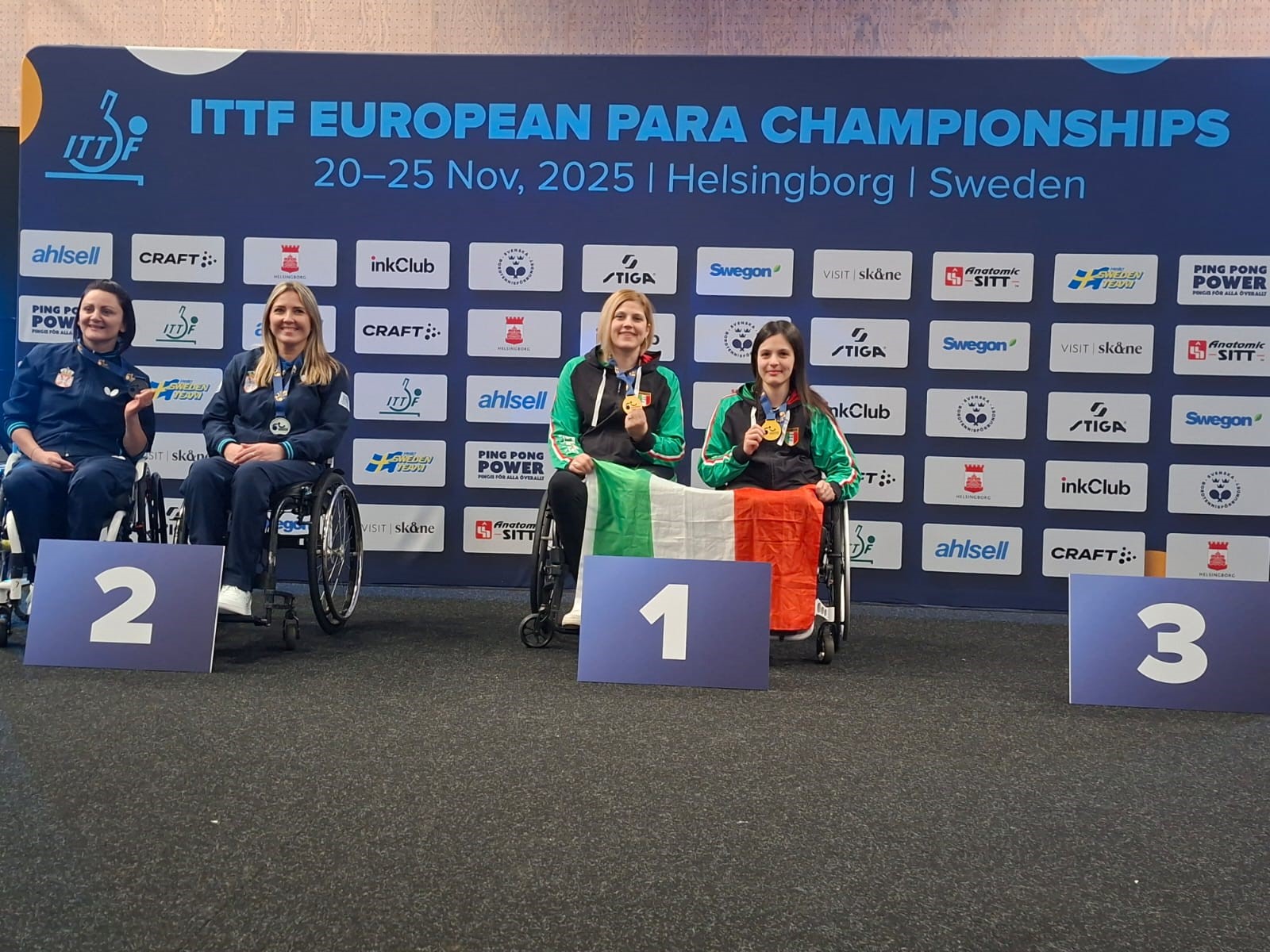Campionati Europei Paralimpici di Helsingborg 2025 podio del doppio femminile di classe WD5 con Carlotta Ragazzini e Giada Rossi oro
