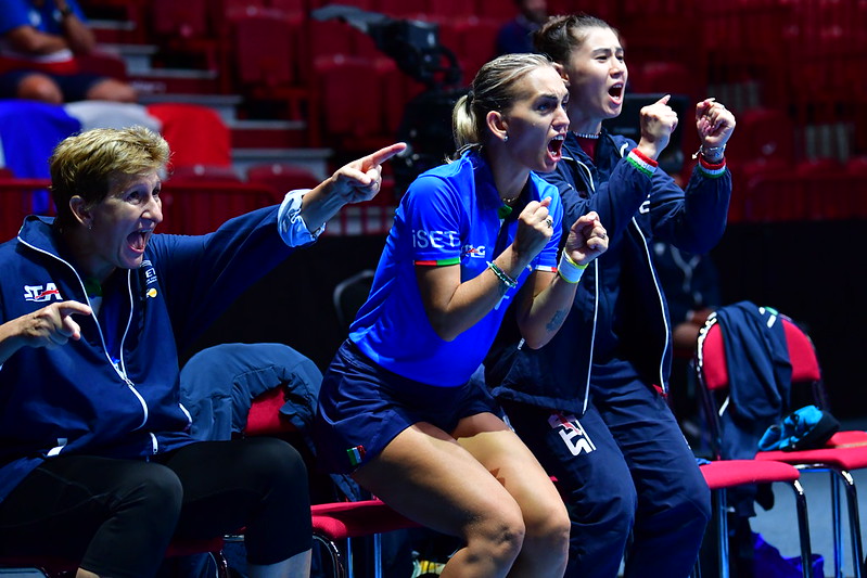 Campionati Europei a squadre di Malmo 2023 coach Timina esulta in pnchina con Nikoleta Stefanova e Gaia Monfardini