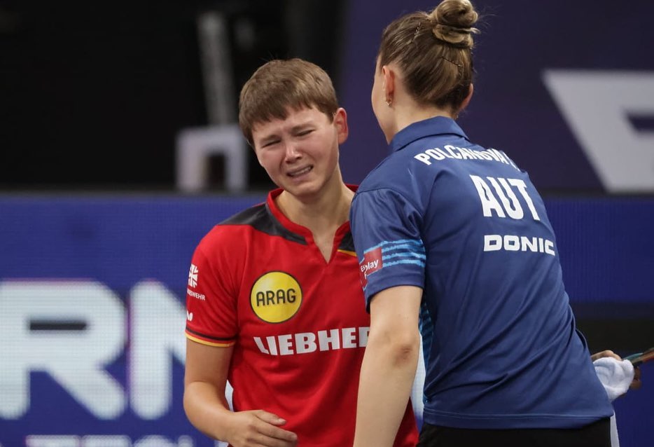 Campionati Europei di Monaco di Baviera 2022 Sofia Polcanova consola Nina Mittelham al termine della finale