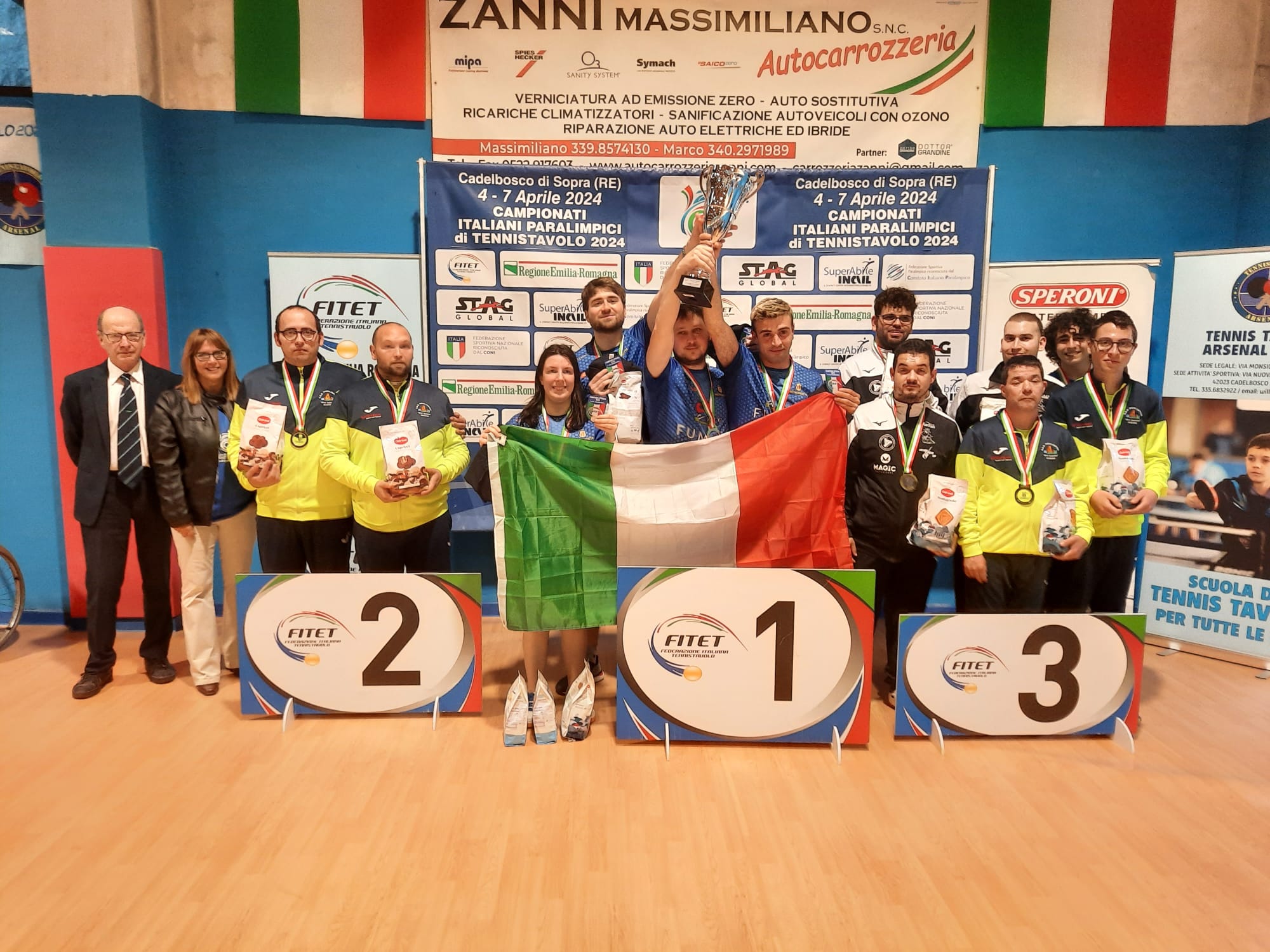 Campionati Italiani Paralimpici di Cadelbosco 2024 podio a squadre di classe 11