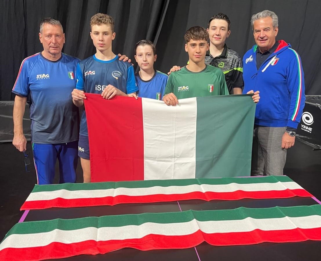 Campionati_Mondiali_Giovanili_di_Cluj_Napoca_2025_gli_azzurri_Under_15_con_il_console