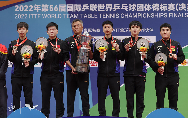 Campionati Mondiali a squadre a Chengdu 2022 Cina maschile campione con la coppa