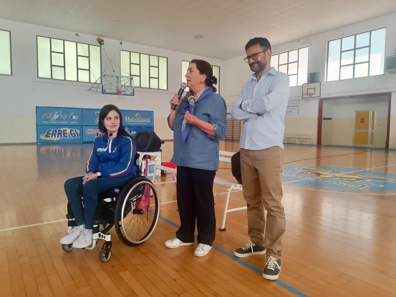 Carlotta Ragazzini con preside e assessora