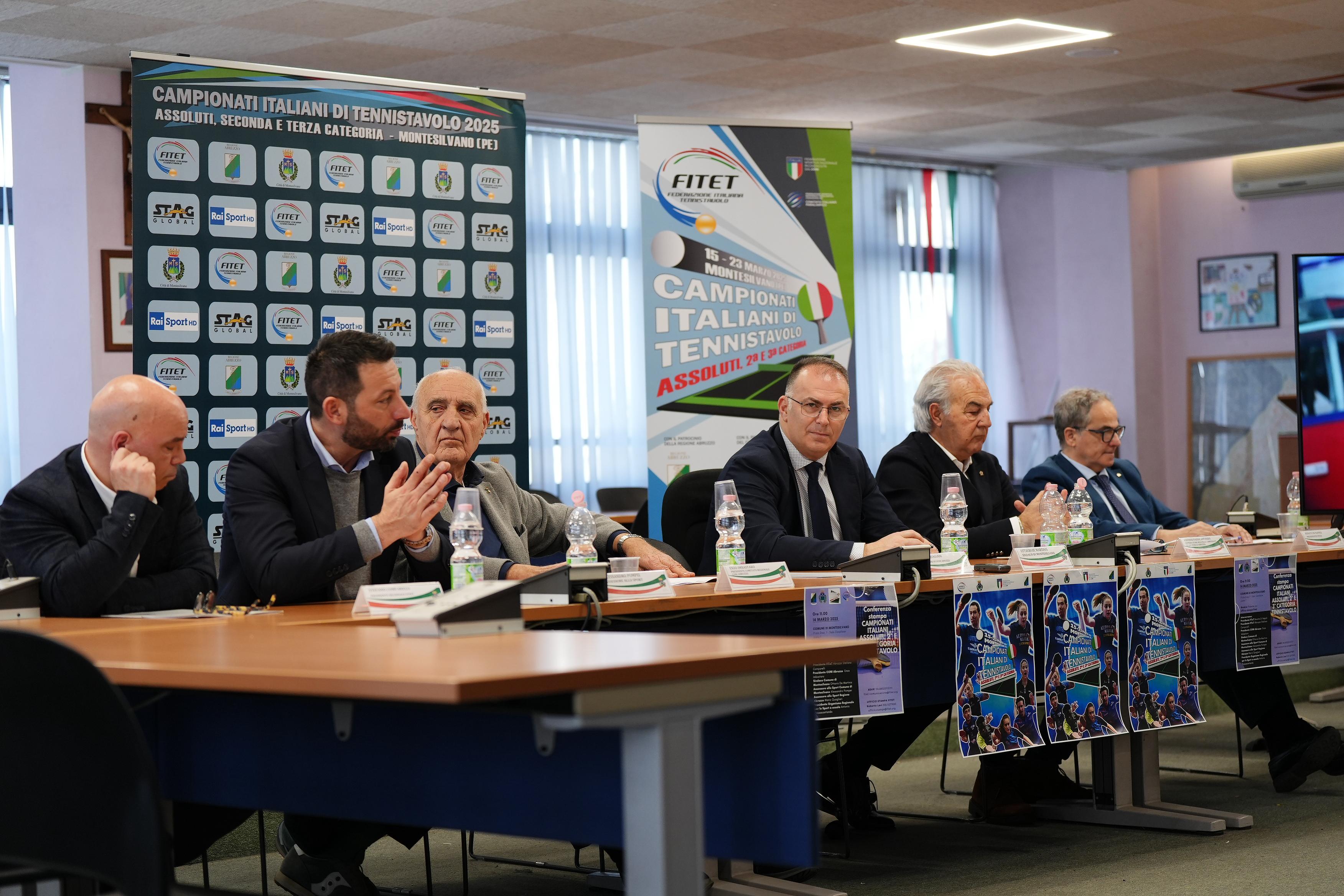 Conferenza stampa il tavolo dei relatori