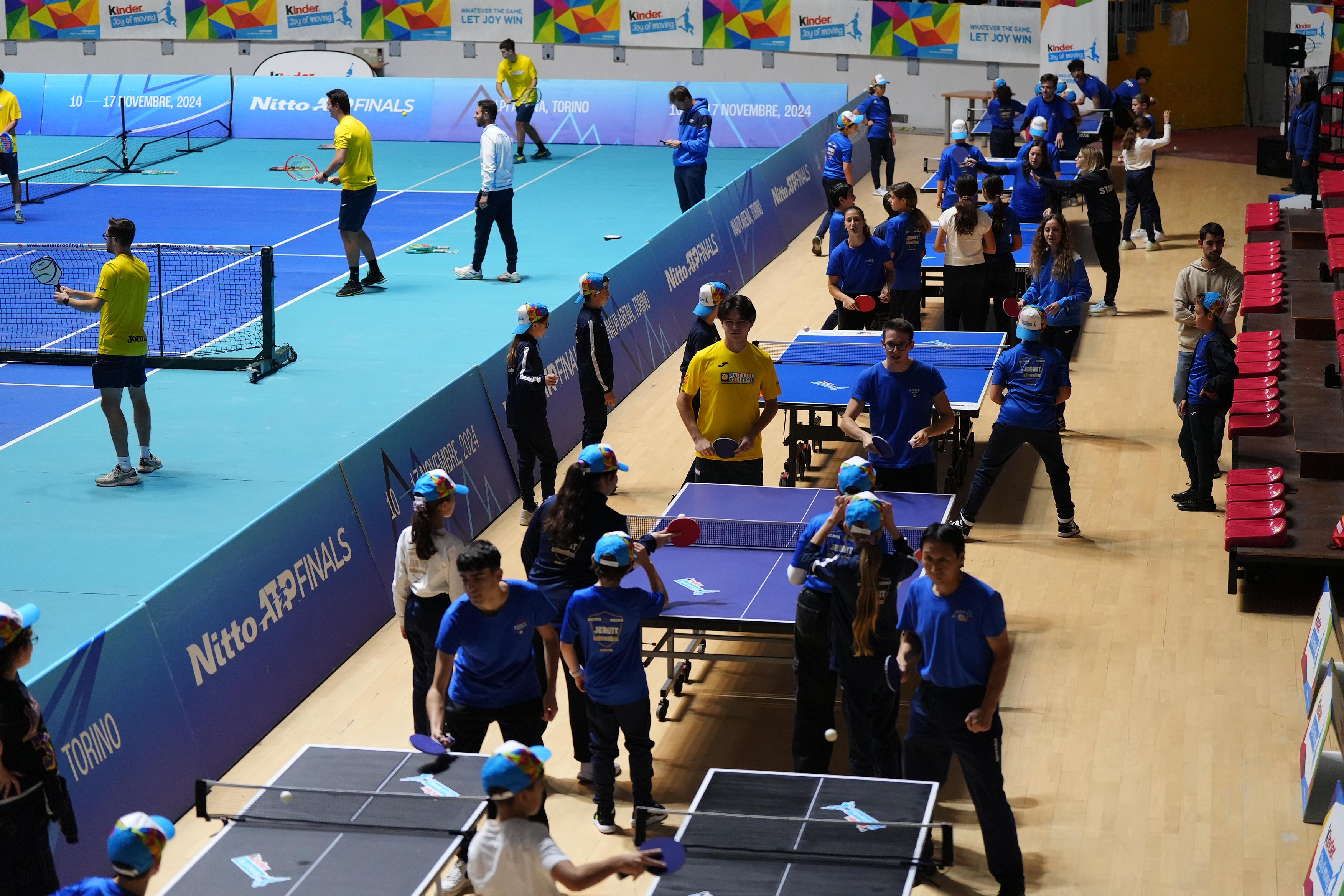 Festa Racchette in Classe 2024 attività ai tavoli da tennistavolo