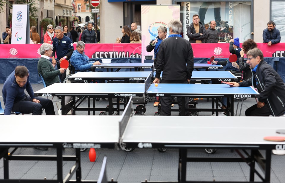 Festival dello Sport di Trento 2024 attività ai tavoli da tennistavolo 