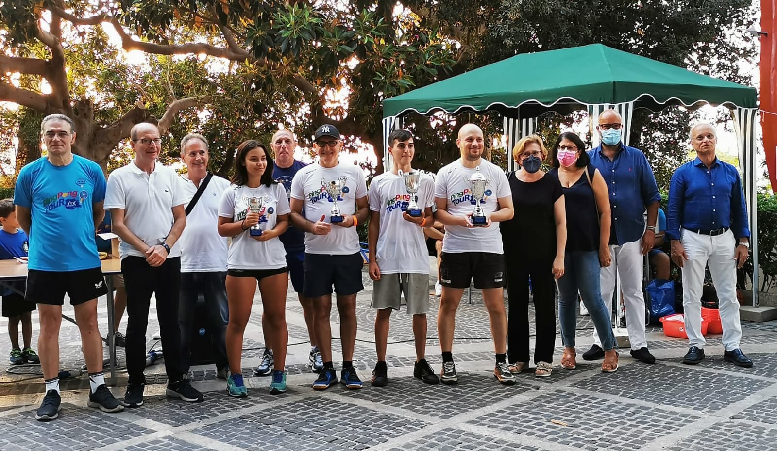Foto 1 i premiati e gli organizzatori della tappa del Ping Pong Tour 2021 di Termini Imerese