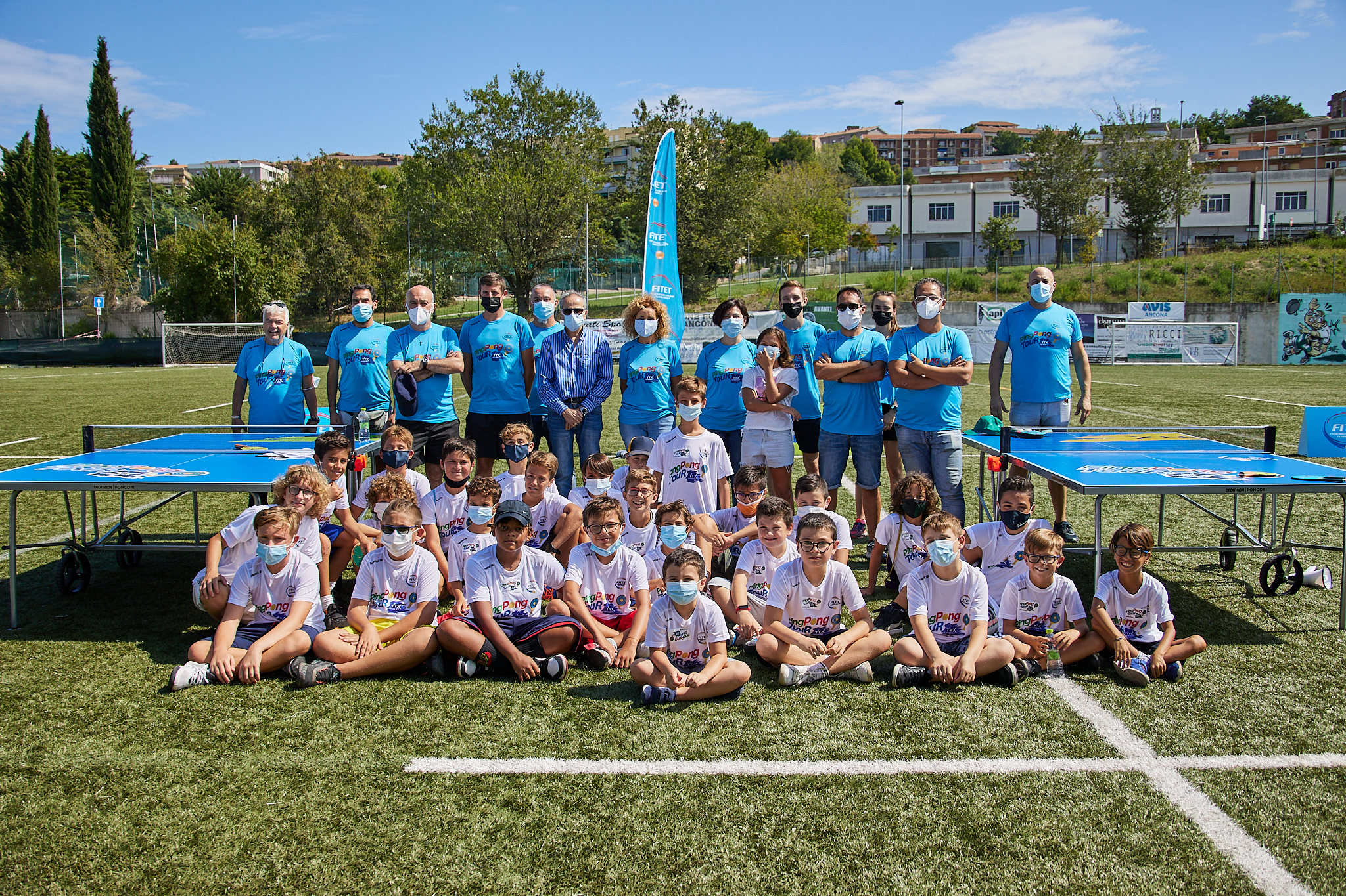 Foto 1 il gruppo degli organizzatori con il presidente Renato Di Napoli e una parte dei bambini</p>...		




	<!--  <p class=