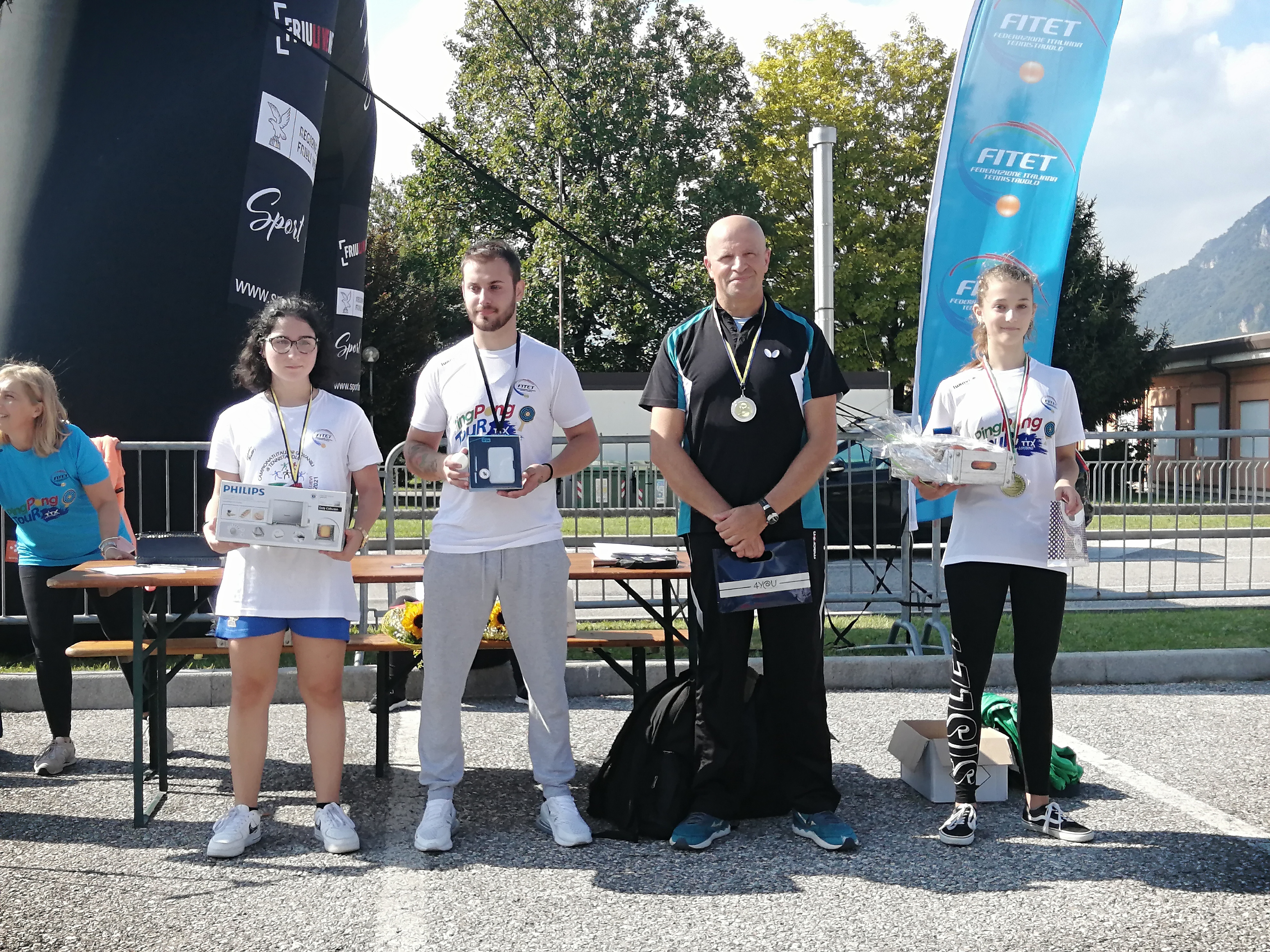 Foto 2 il podio del Torneo Ufficiale da sinistra Arianna Santoriello Eldar Mahovec Cosimo Immune e la vincitrice Sara Bellina