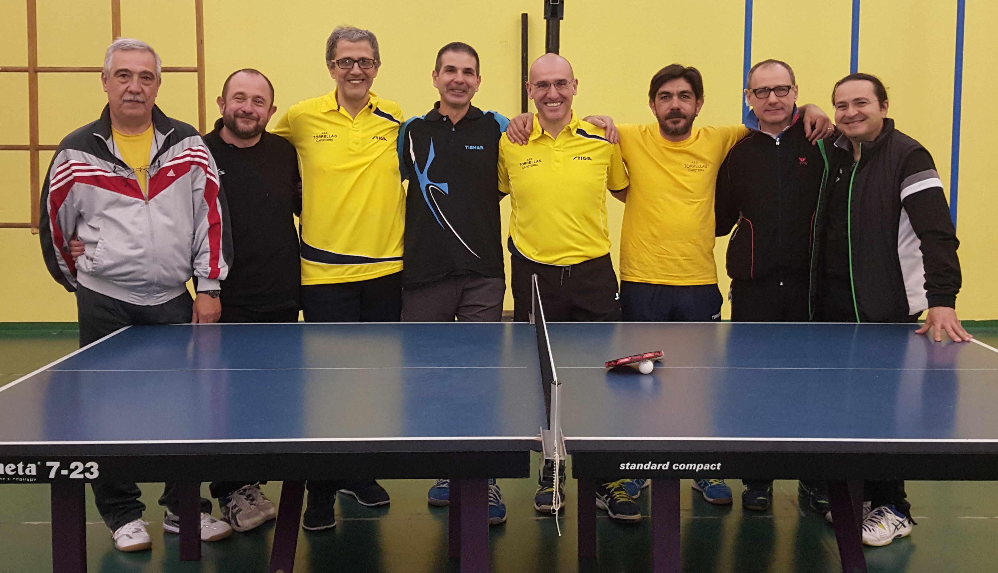 Foto 6 con gli amici del Serramanna dopo lo spareggio promozione per la D1