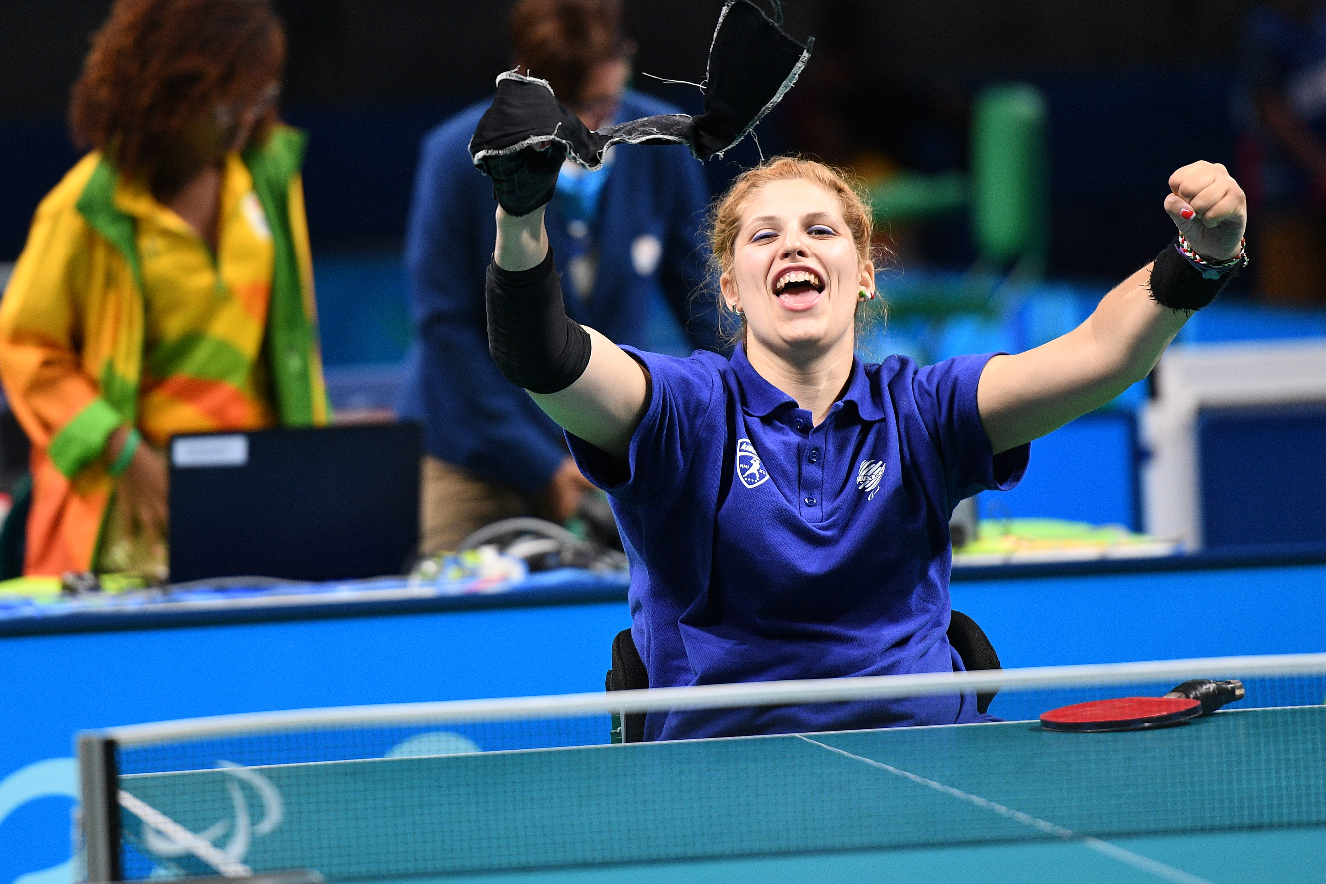 Giada Rossi esulta dopo la vittoria