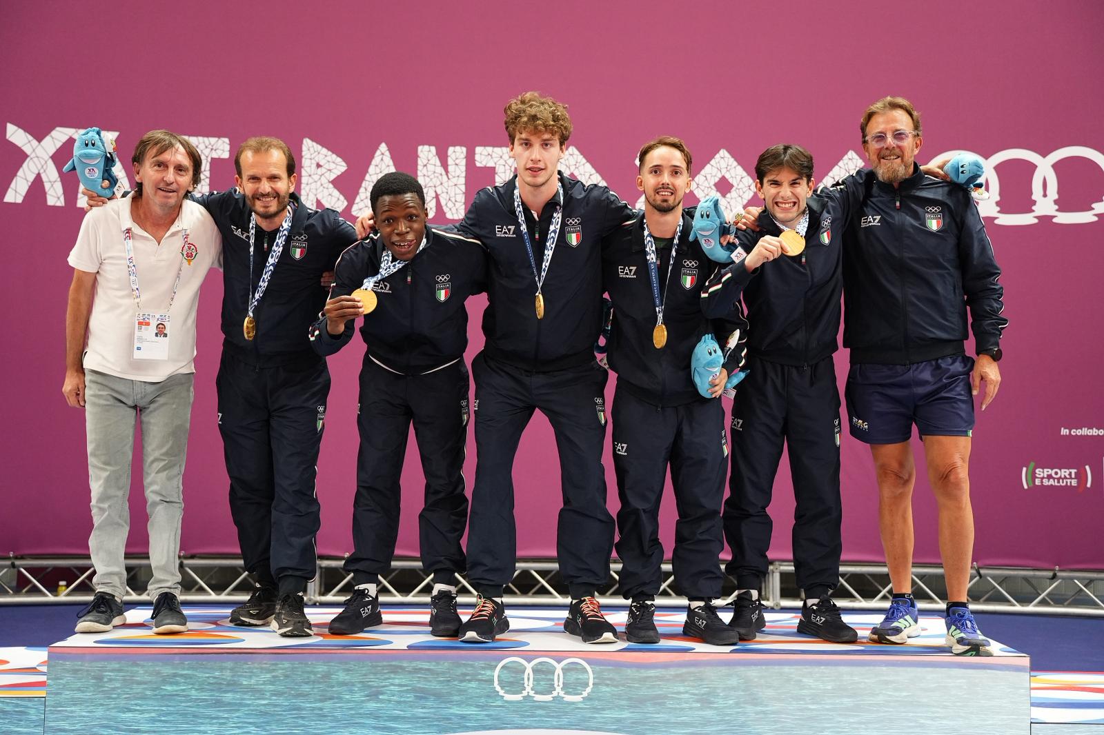 Giochi del Mediterraneo di Taranto 2026 Italia femminile medaglia dargento con Vicepresidente vicario Borella e preparatore fisico Oliveri