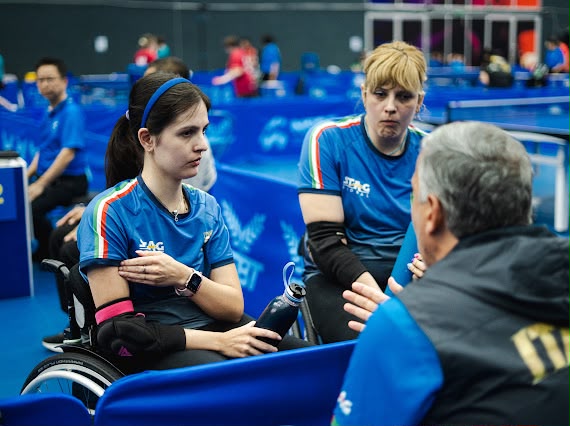 ITTF Wold Para Elite Nakhon Ratchasima 2026 Carlotta Ragazzini e Giada Rossi in un timeout con Alessandro Arcigli
