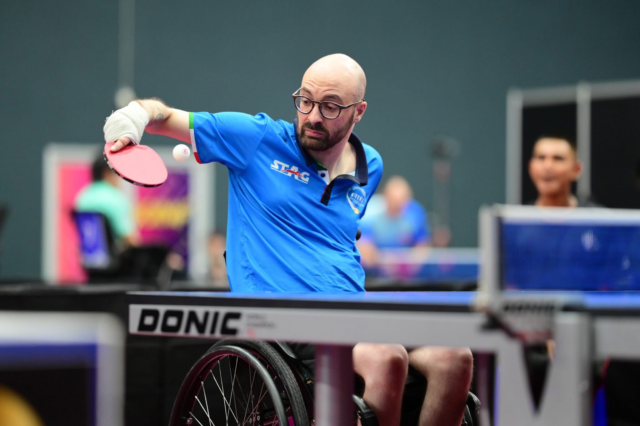 ITTF World Para Elite Nakhon Ratchasima 2025 Federico Falco in azione di rovescio