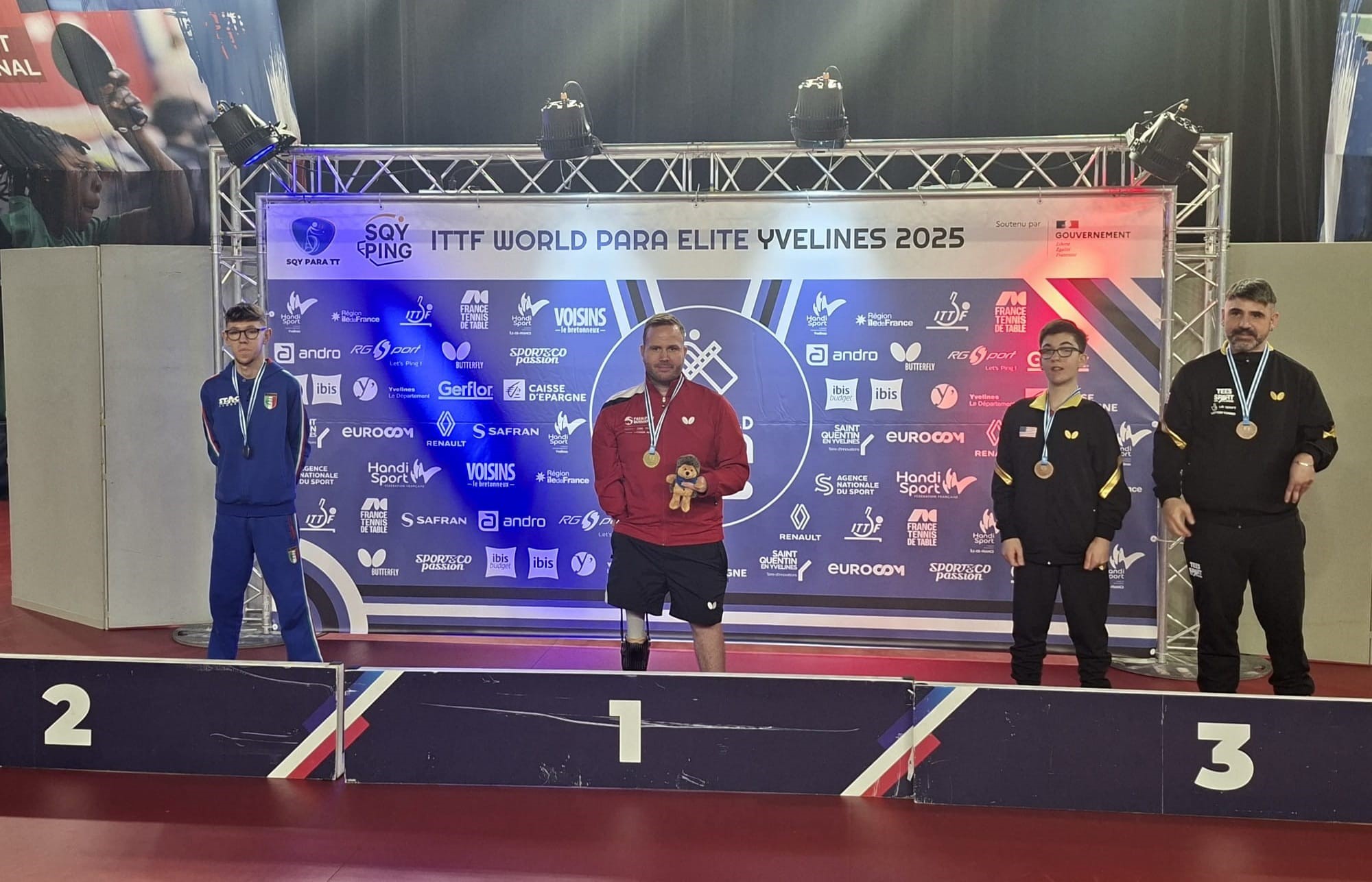 ITTF World Para Elite Yvelines 2025 podio del singolare di classe 6 con Matteo Parenzan argento
