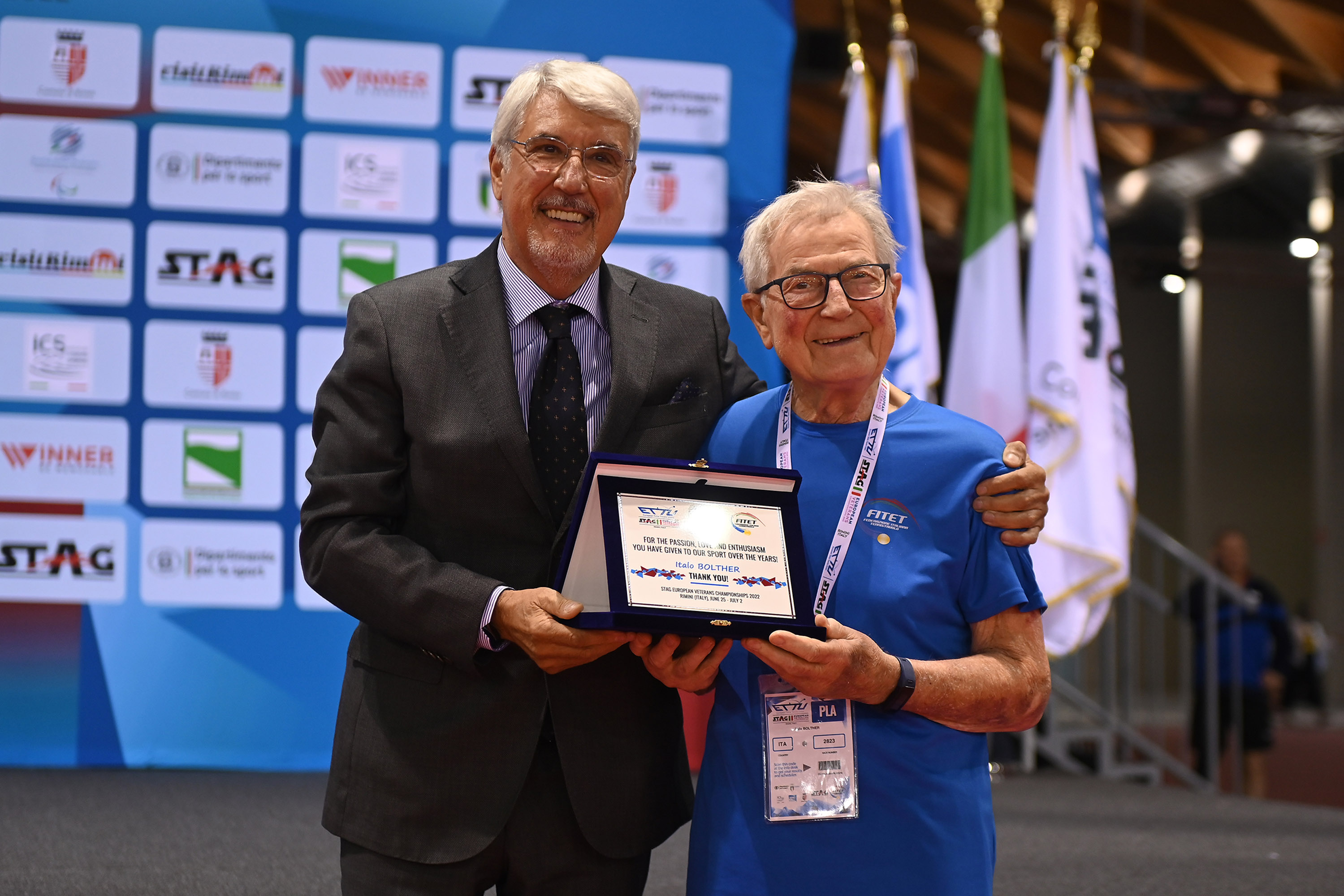 Italo Bolther premiato da Stefano Bosi