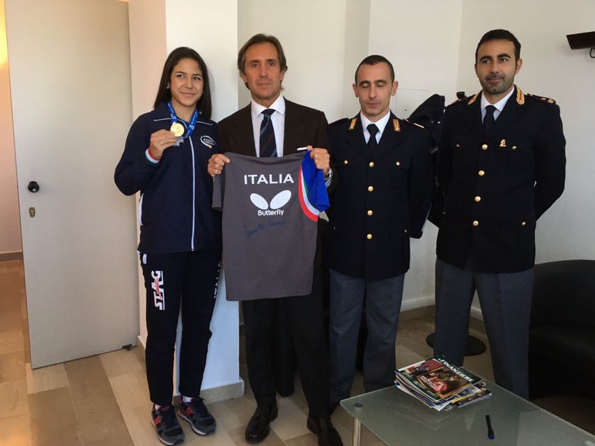 Jamila Laurenti premiata dal questore Antonio Mannoni