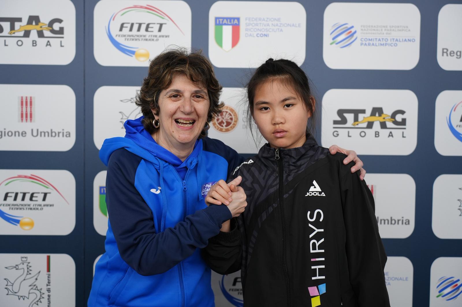 Lia Paola Condorelli e Viola Weilan Chen la meno giovane e la più giovane in gara nel singolare di terza categoria