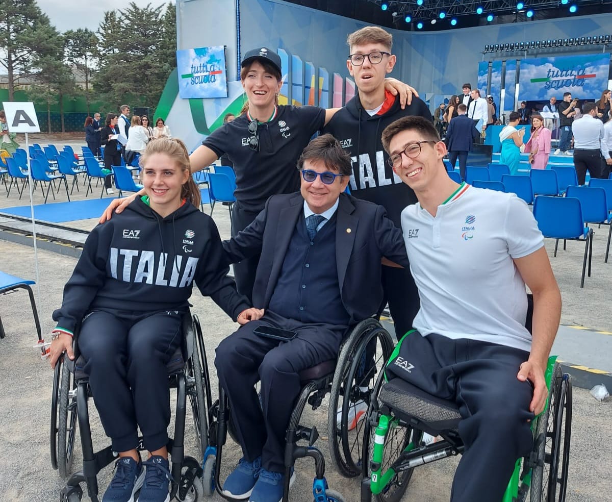 Matteo Parenzan a Tutti a scuola con Luca Pancalli Martina Caironi Monica Boggioni e Alberto Amodeo