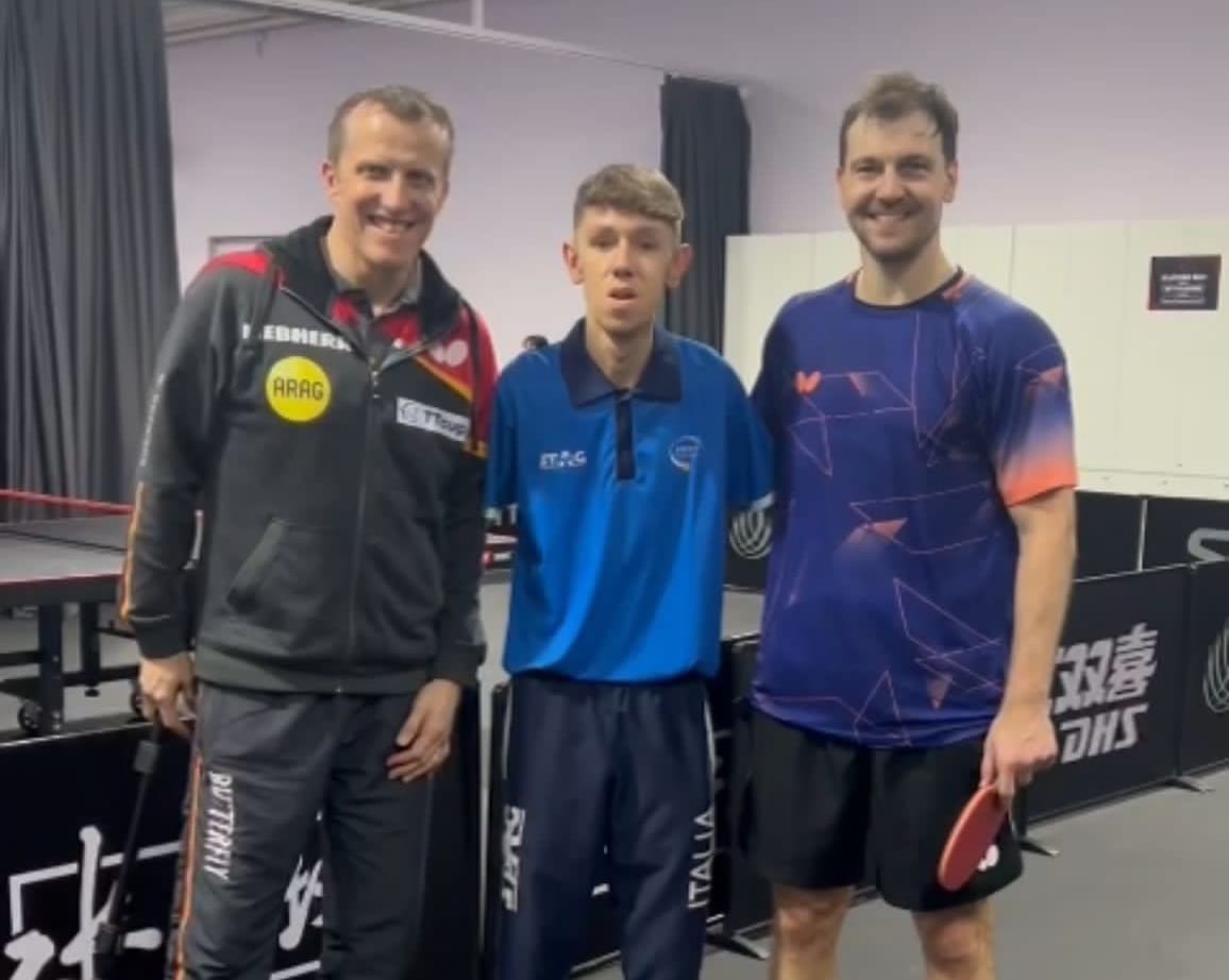 Matteo Parenzan con Timo Boll e Jörg Rosskopf