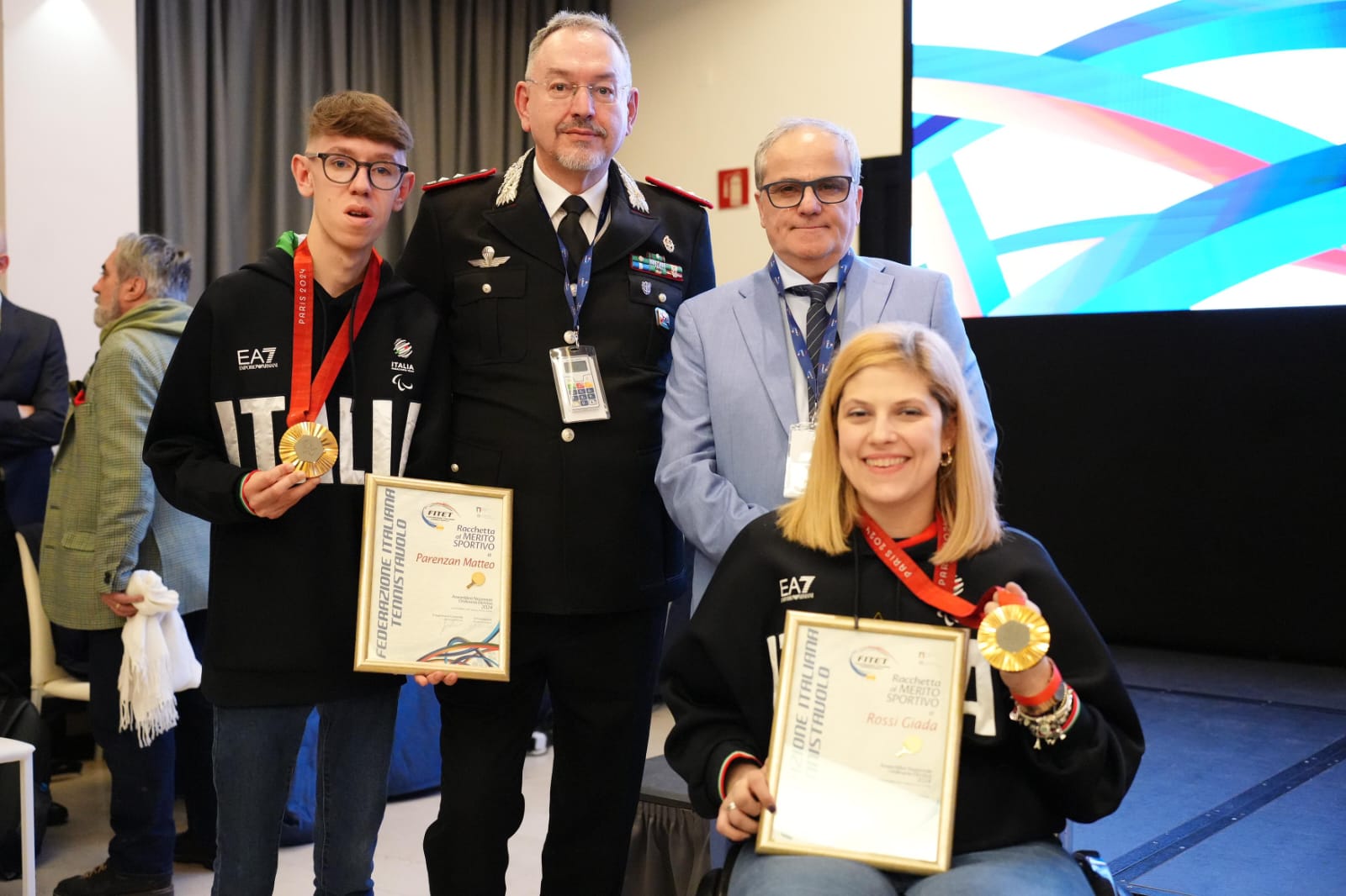 Matteo Parenzan e Giada Rossi con il Generale Stefano Spagnol e il presidente Renato Di Napoli