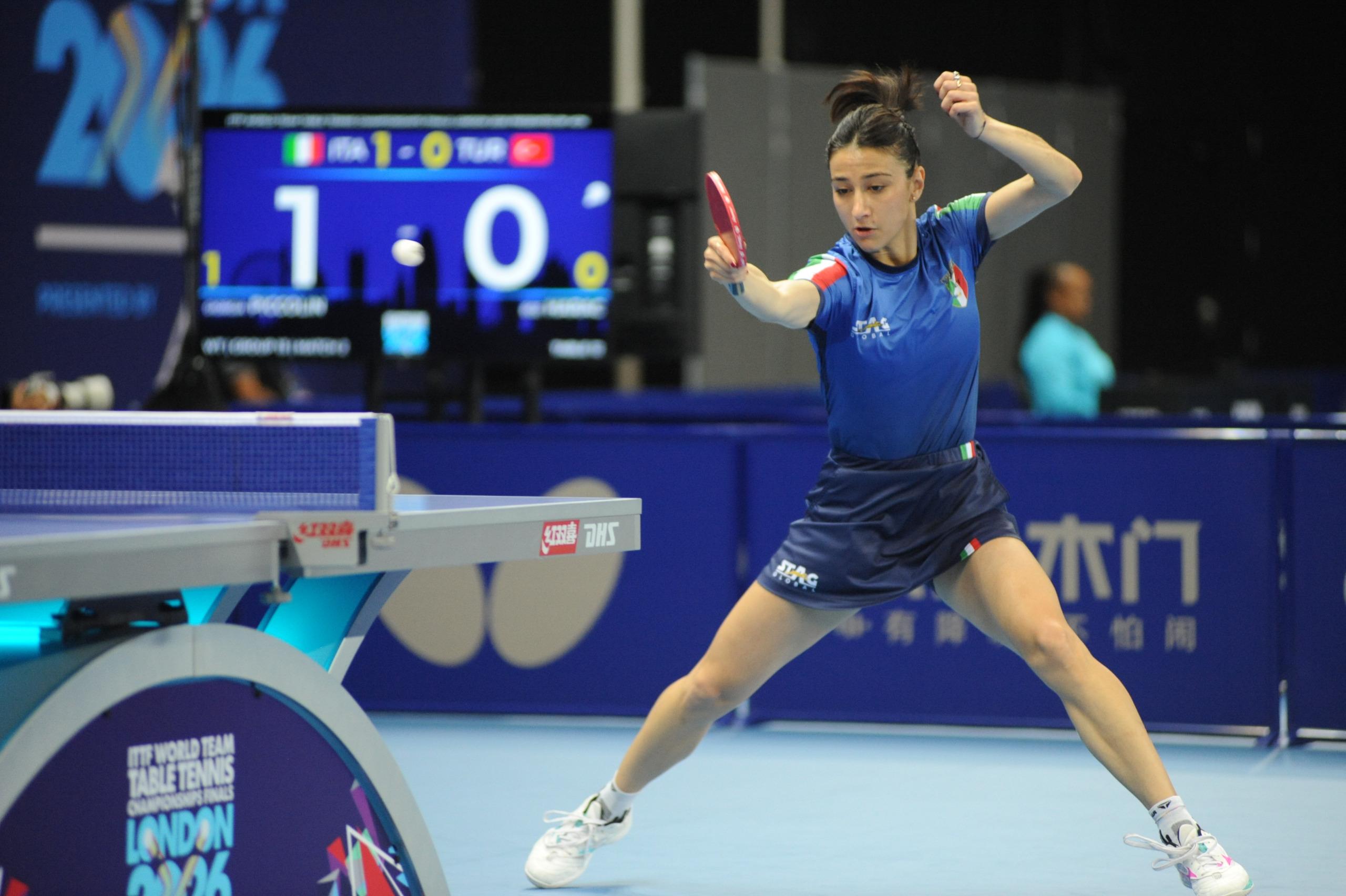 Mondiali a squadre di Londra 2026 Giorgia Piccolin in azione di rovescio