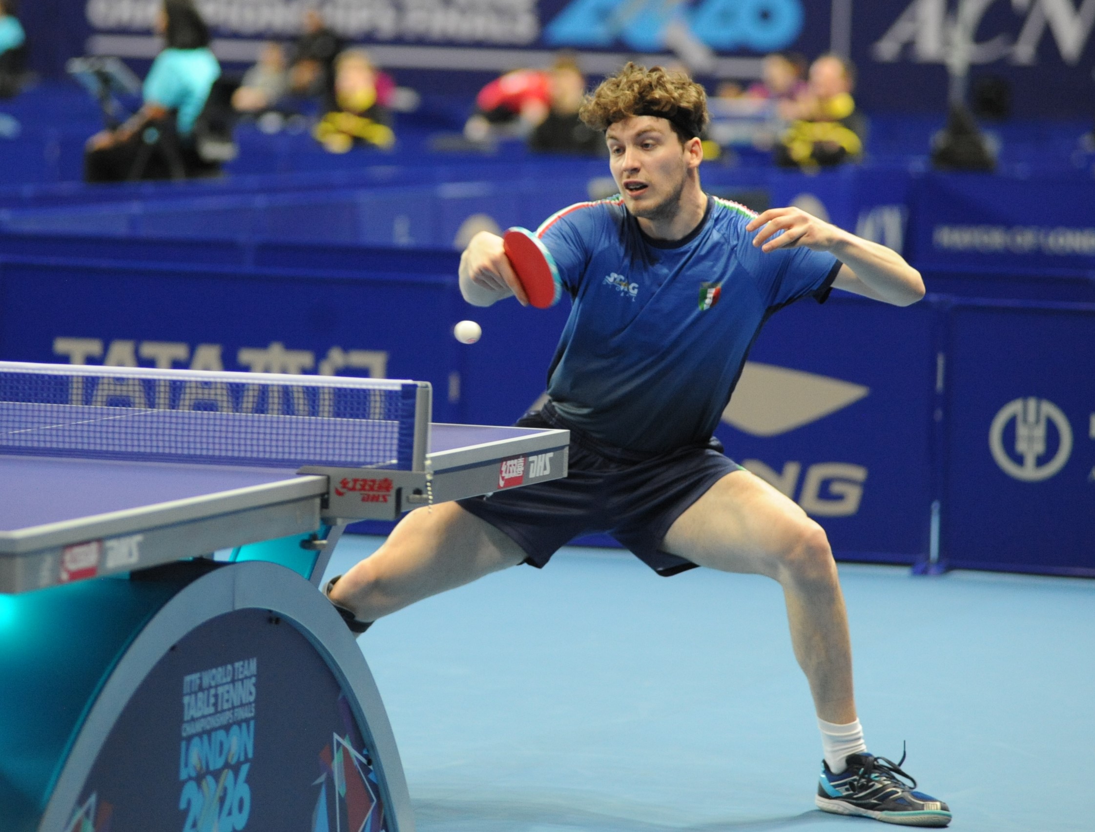 Mondiali a squadre di Londra 2026 Matteo Mutti in azione di rovescio