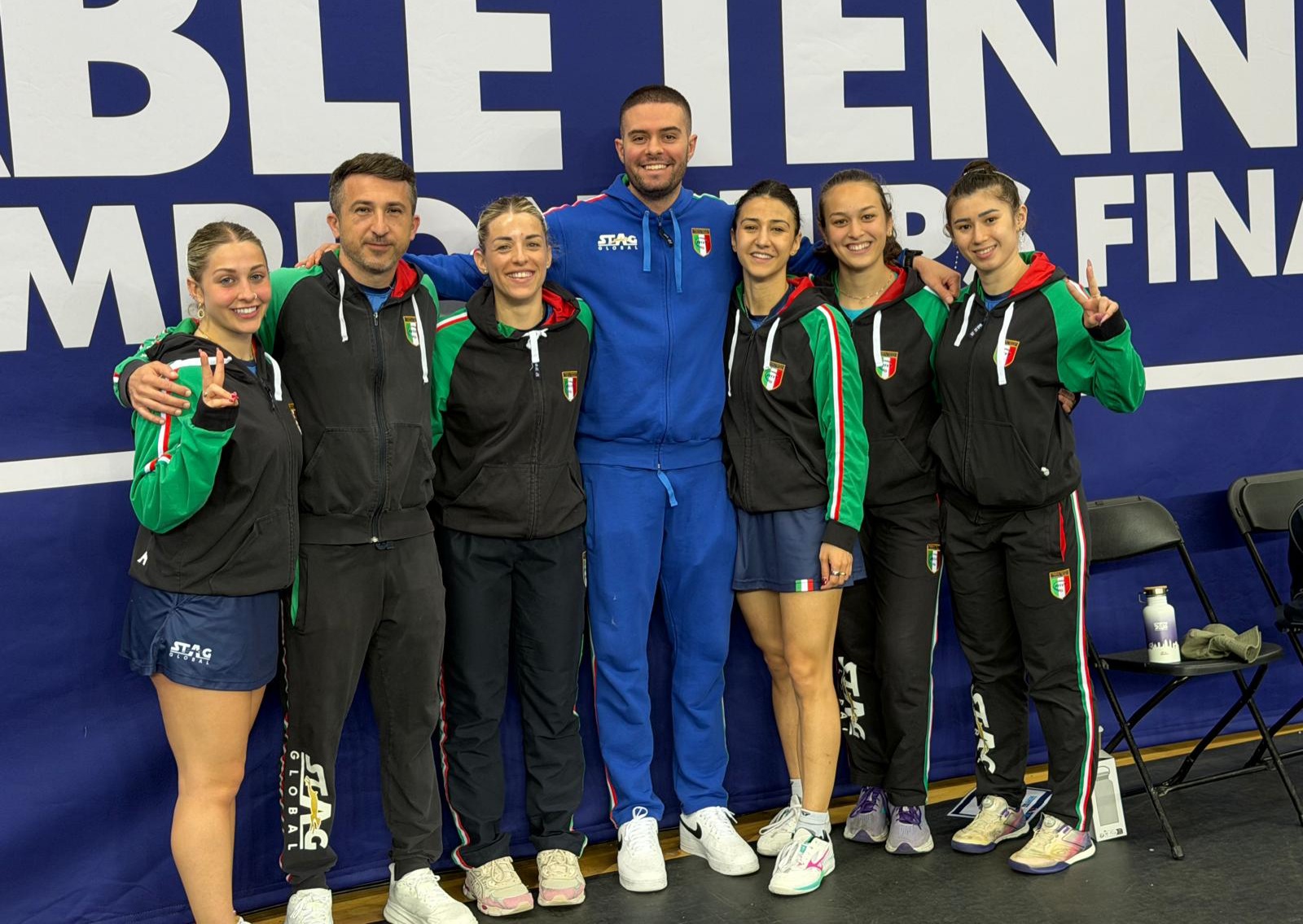 Nazionale femminile dopo aver battuto la Turchia