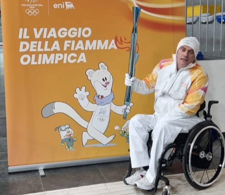 Nicola Codega tedoforo alle Olimpiadi di Milano Cortina