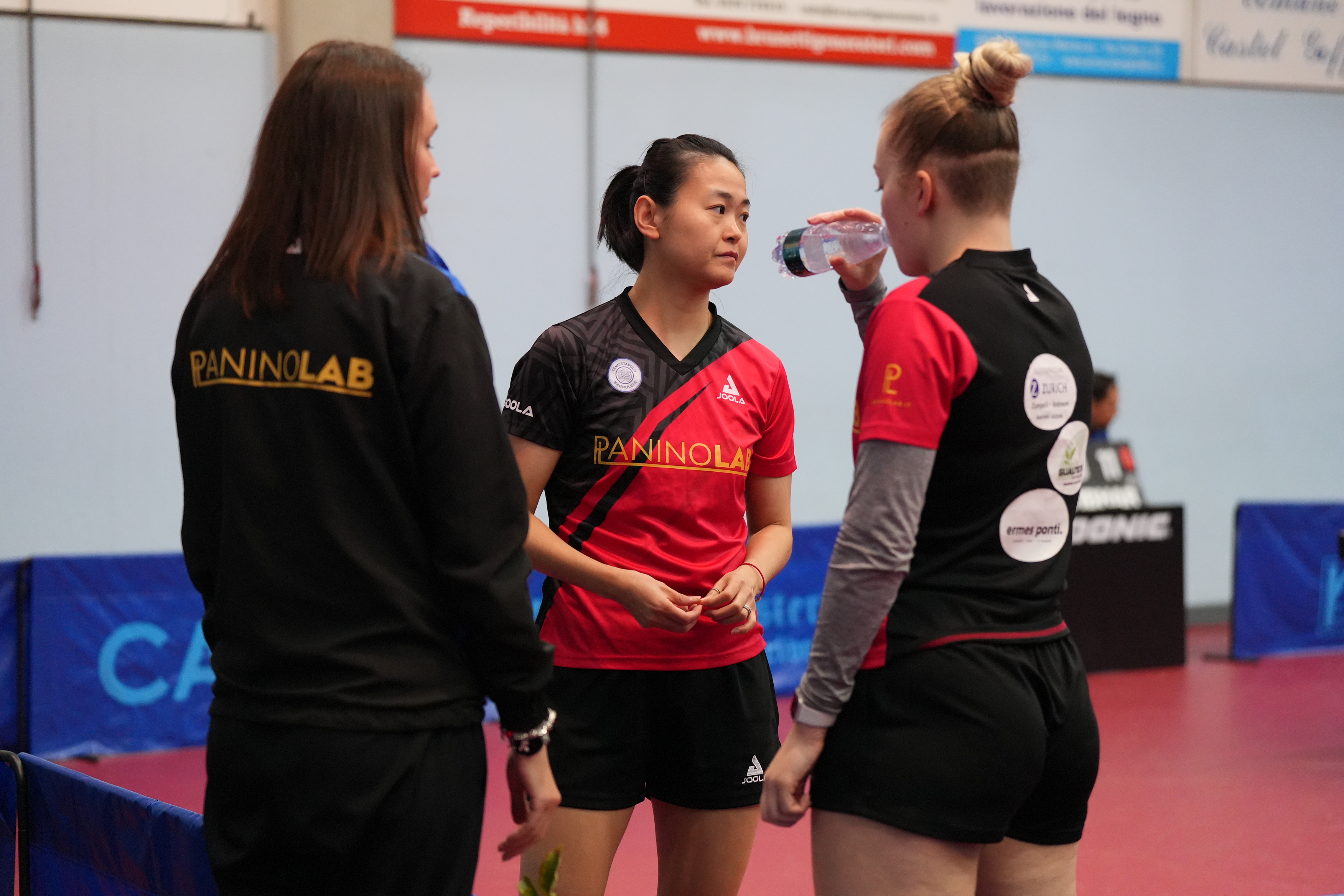 Olga Dzelinska Zhang Mo ed Ema Labosova