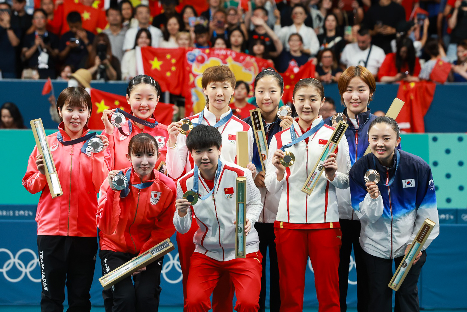 Olimpiadi di Parigi 2024 il podio della gara a squadre femminile