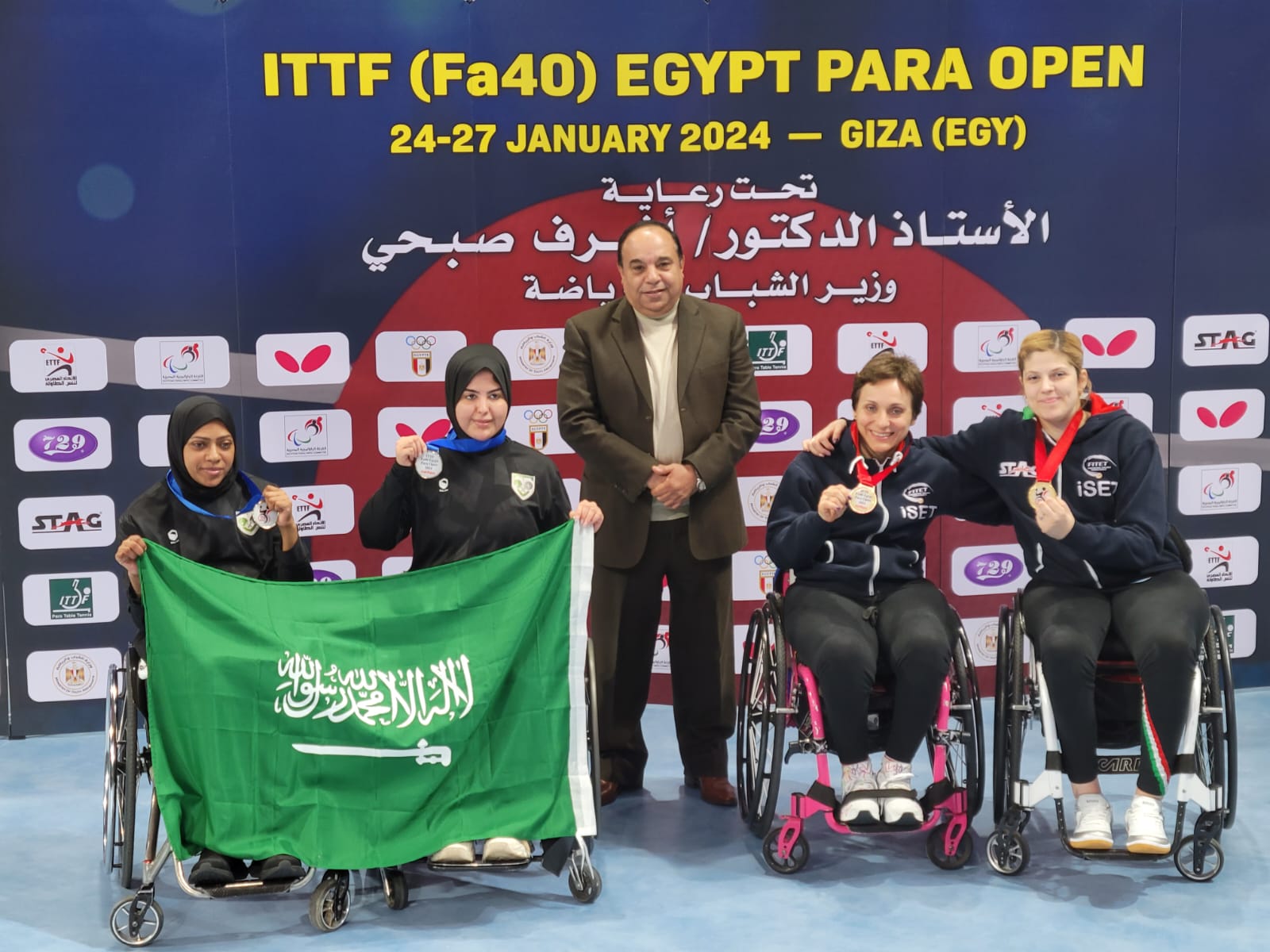 Open di Egitto paralimpico 2024 podio del doppio femminile di classe WD5 con Michela Brunelli e Giada Rossi oro