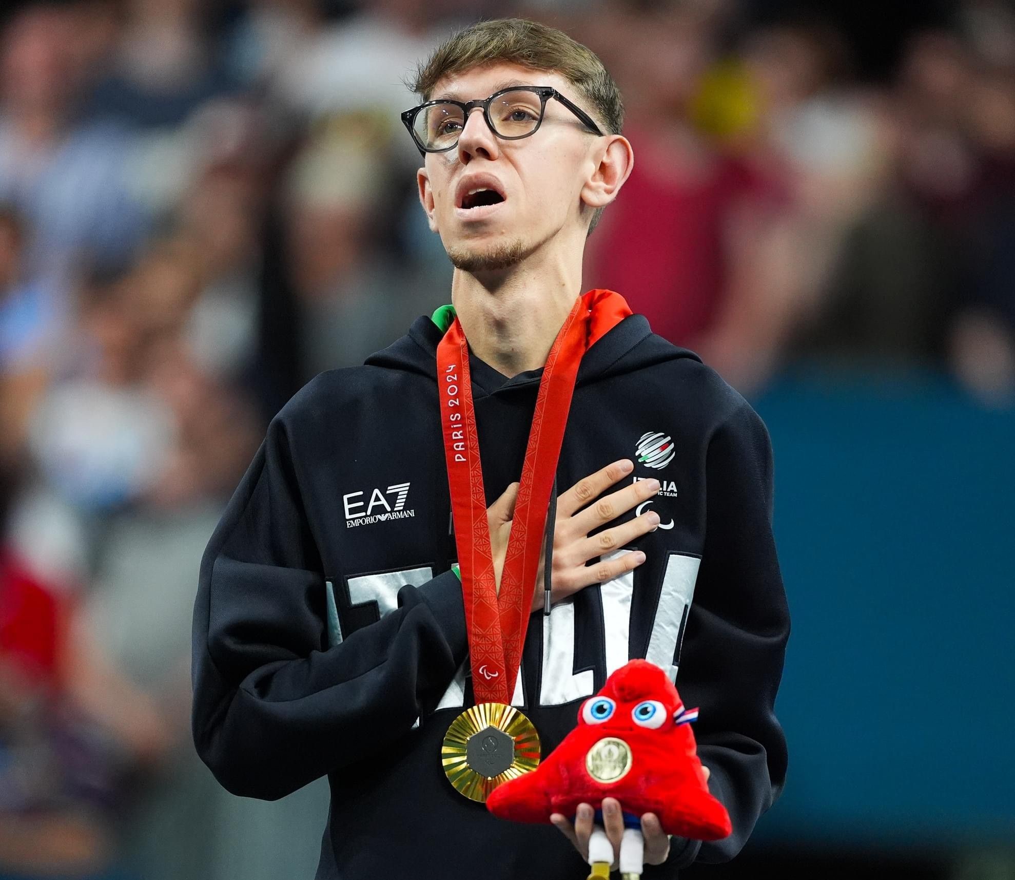 Paralimpiadi di Parigi 2024 Matteo Parenzan canta linno nazionale 2
