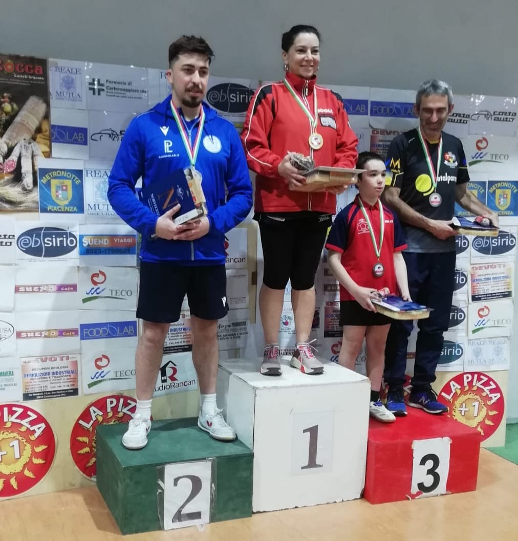 Podio singolare Over 2000 maschile 3ª 4ª 5ª femminile di Cortemaggiore 23 dicembre 2023