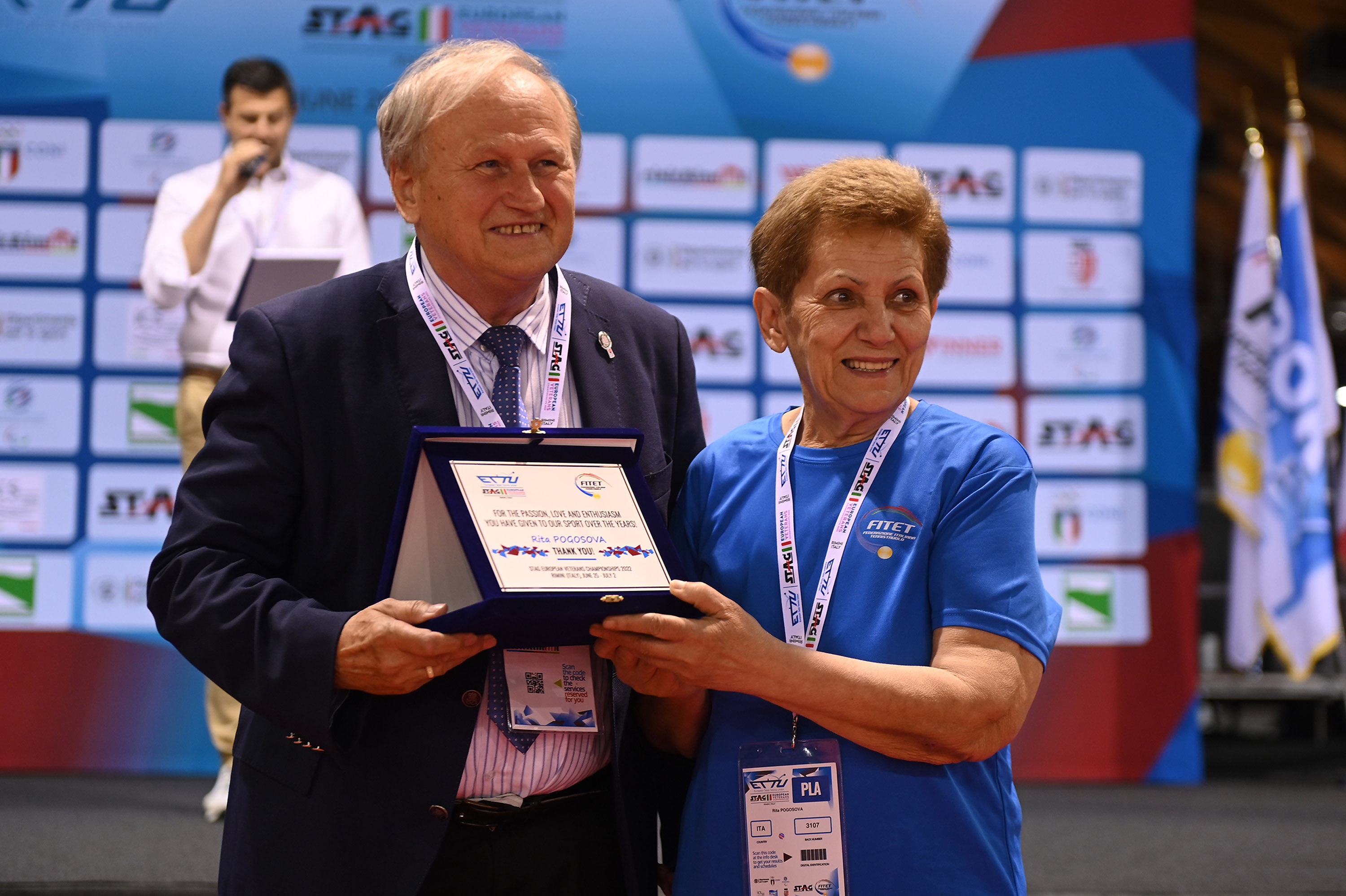 Rita Pogosova premiata da Zdenko Kriz