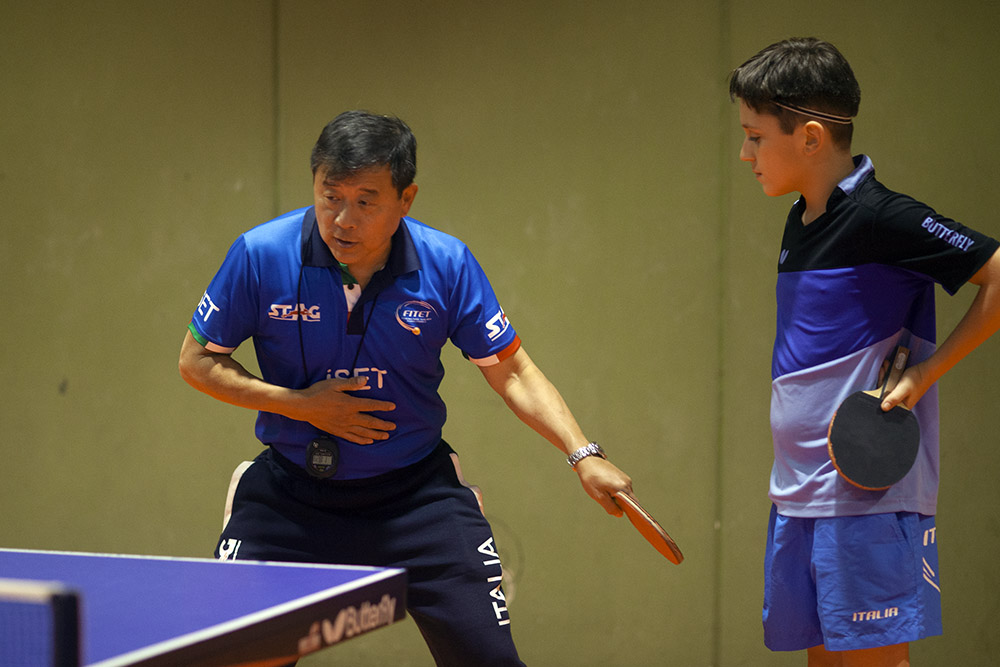 Stage Scuole di Tennistavolo a Roma Yang Min in azione