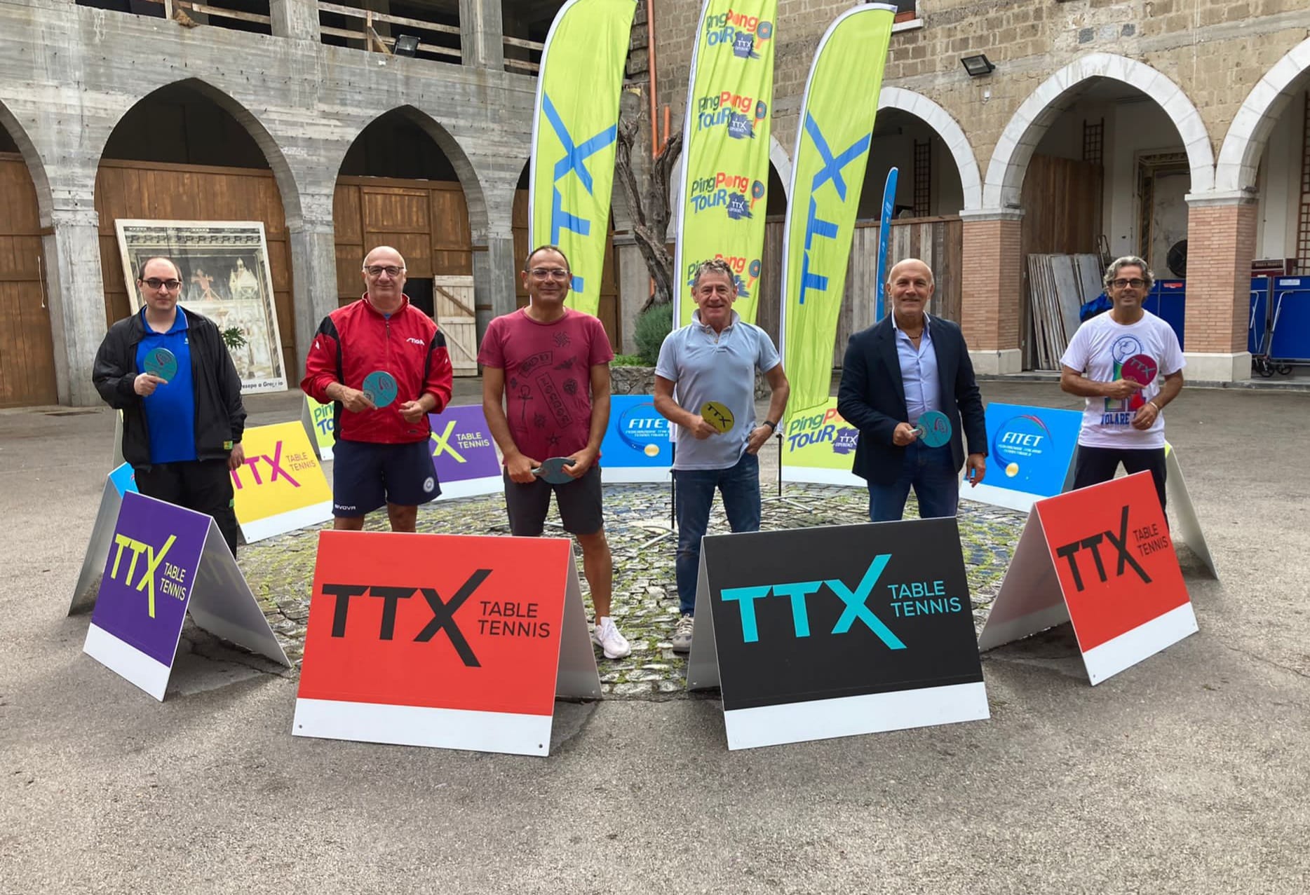 TTX Ping Pong Summer Tour 2022 a Cava de Tirreni gruppo dirigenti del Power Tech CSI TT Cava