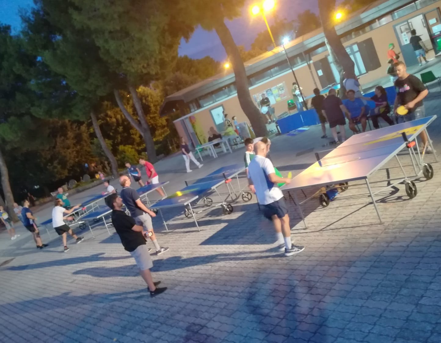 TTX Ping Pong Summer Tour 2022 tappa di Foggia panoramica dei tavoli