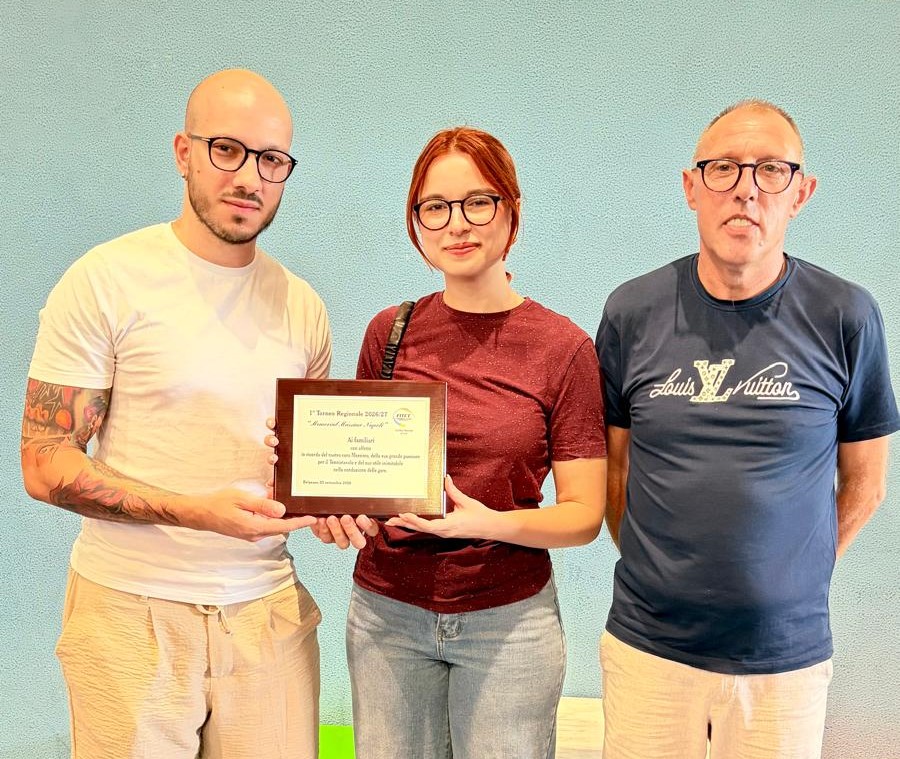 Targa_ad_Aurora_e_Aldo_Napoli_in_ricordo_del_papà_Massimo_2026