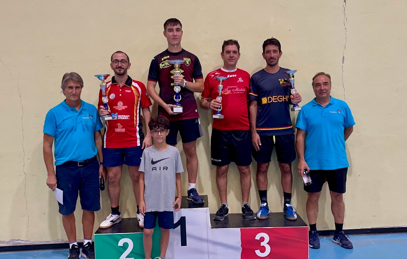 Torneo Open di Spezzano Albanese 2024 il podio del singolare Over 4000 maschile 350 femminile