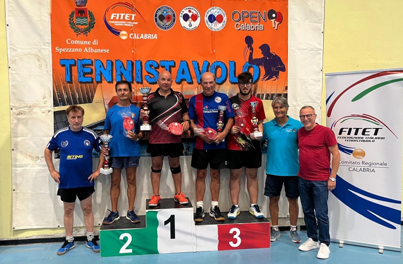 Torneo Over di Spezzano Albanese 30 31 agosto 2025 podio del singolare Over 5 2000 maschile 150 femminile