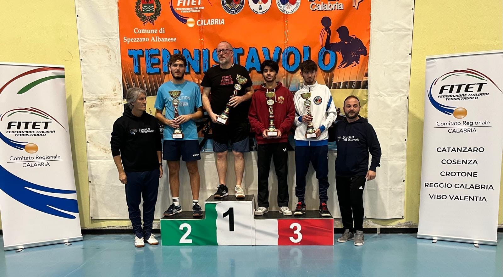 Torneo Over di Spezzano Albanese 8 9 novembre 2025 podio del Singolare Over 3 450 maschile 25 femminile