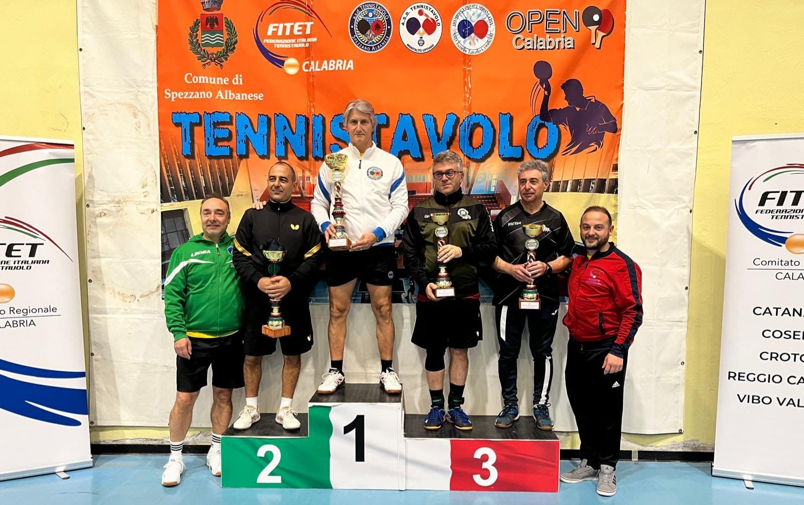 Torneo Over di Spezzano Albanese 8 9 novembre 2025 podio del singolare Over 5 2000 maschile 150 femminile