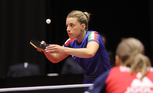 Torneo di Singolare Europeo di Qualificazione Olimpica di Sarajevo 2024 Debora Vivarelli al servizio