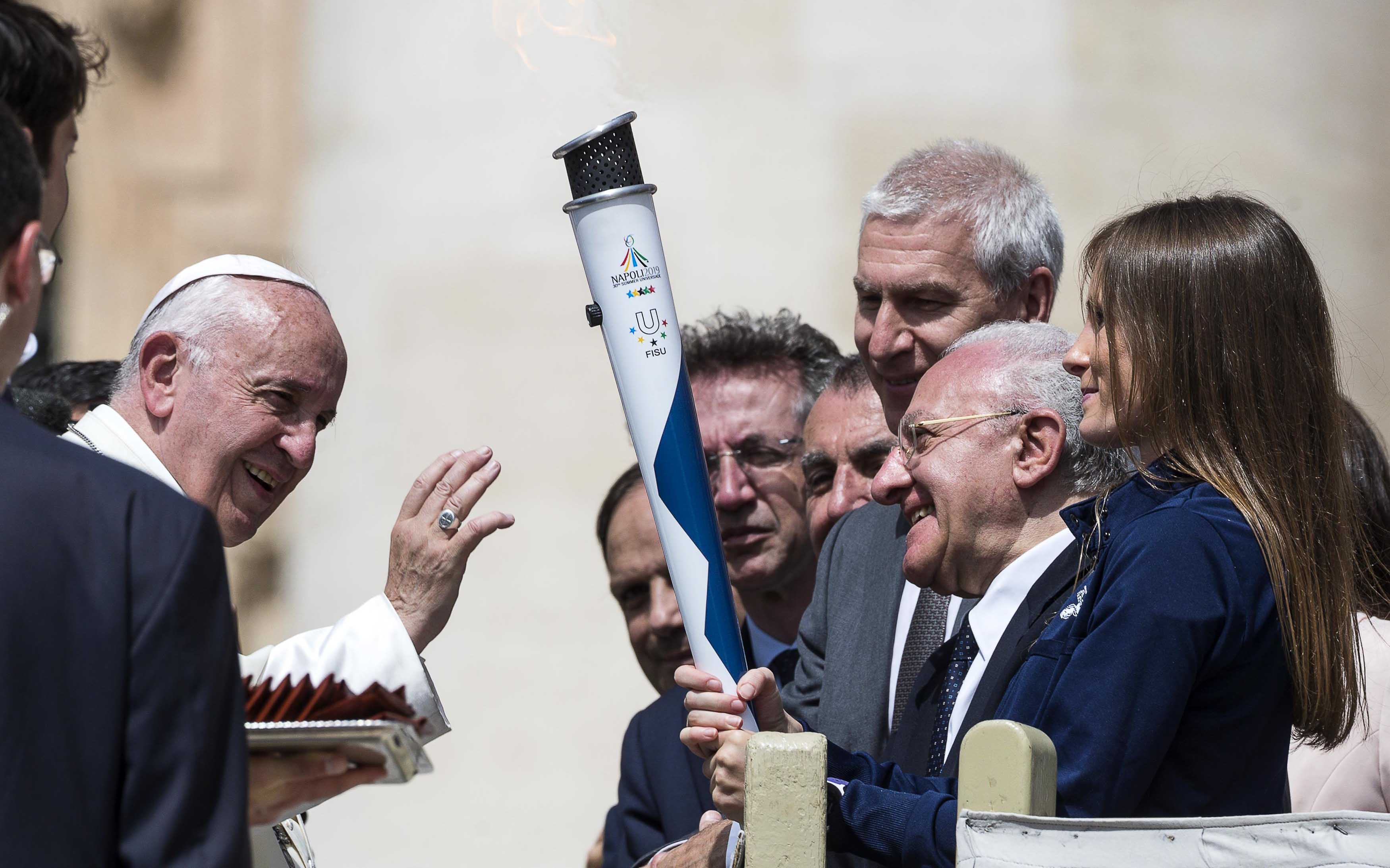 Universiade Napoli 2019 Fiaccola benedetta da Papa Francesco